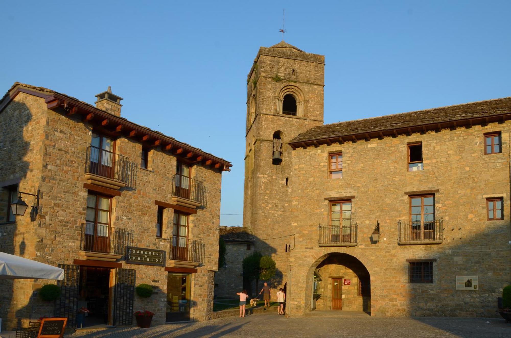 Apartamentos El Palacete De Aínsa Dış mekan fotoğraf